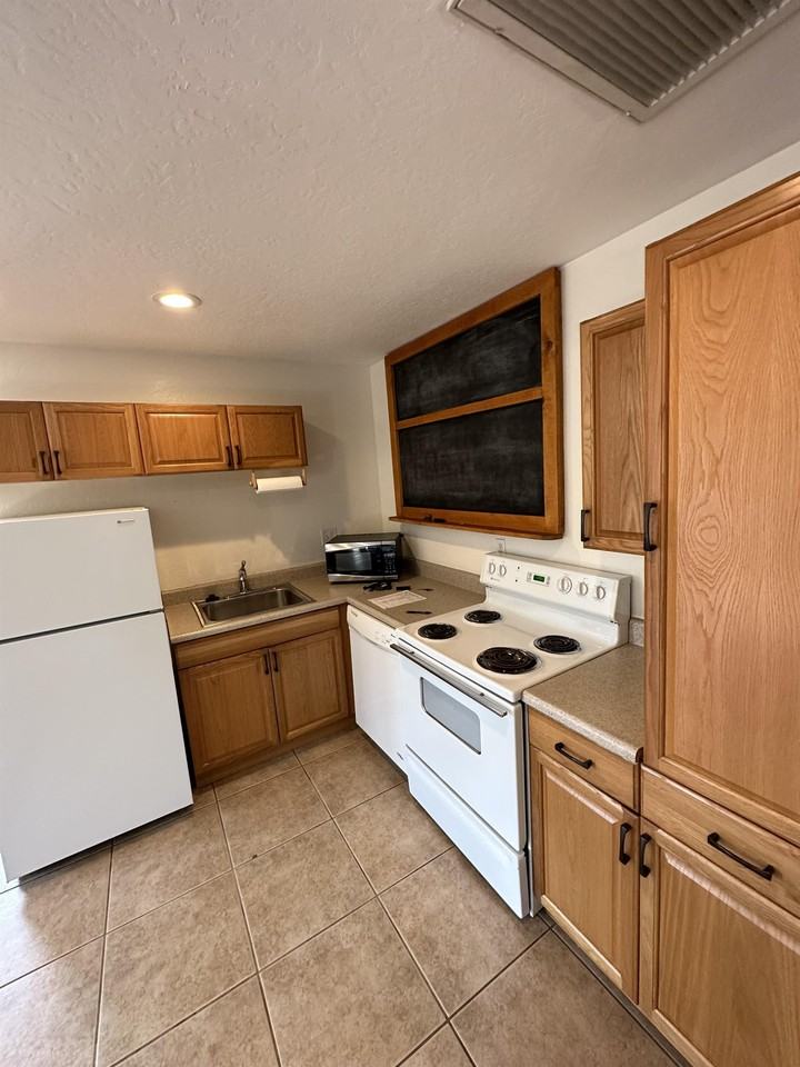 1405 E Mackenzie Dr - Photo 2 of 7