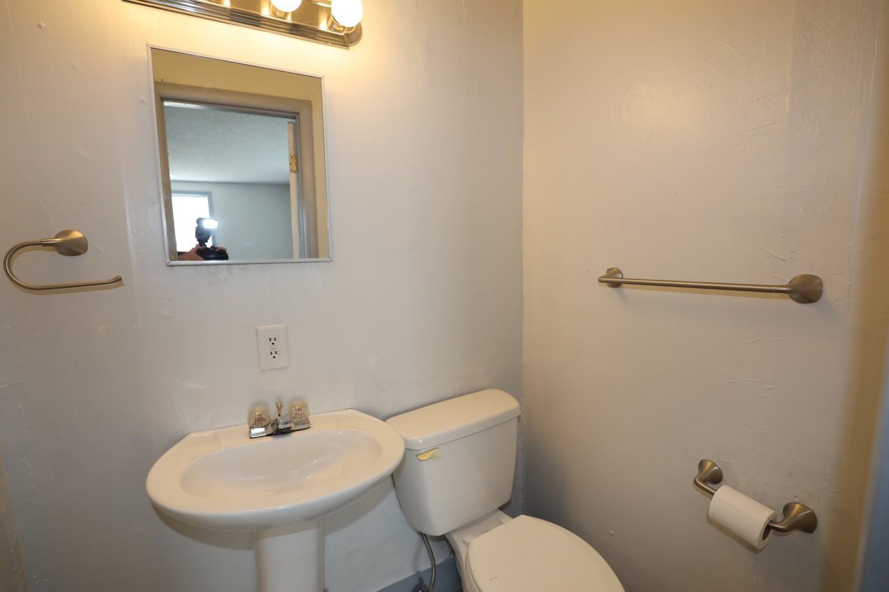 8408 Shaw Rd - Photo 5 of 17