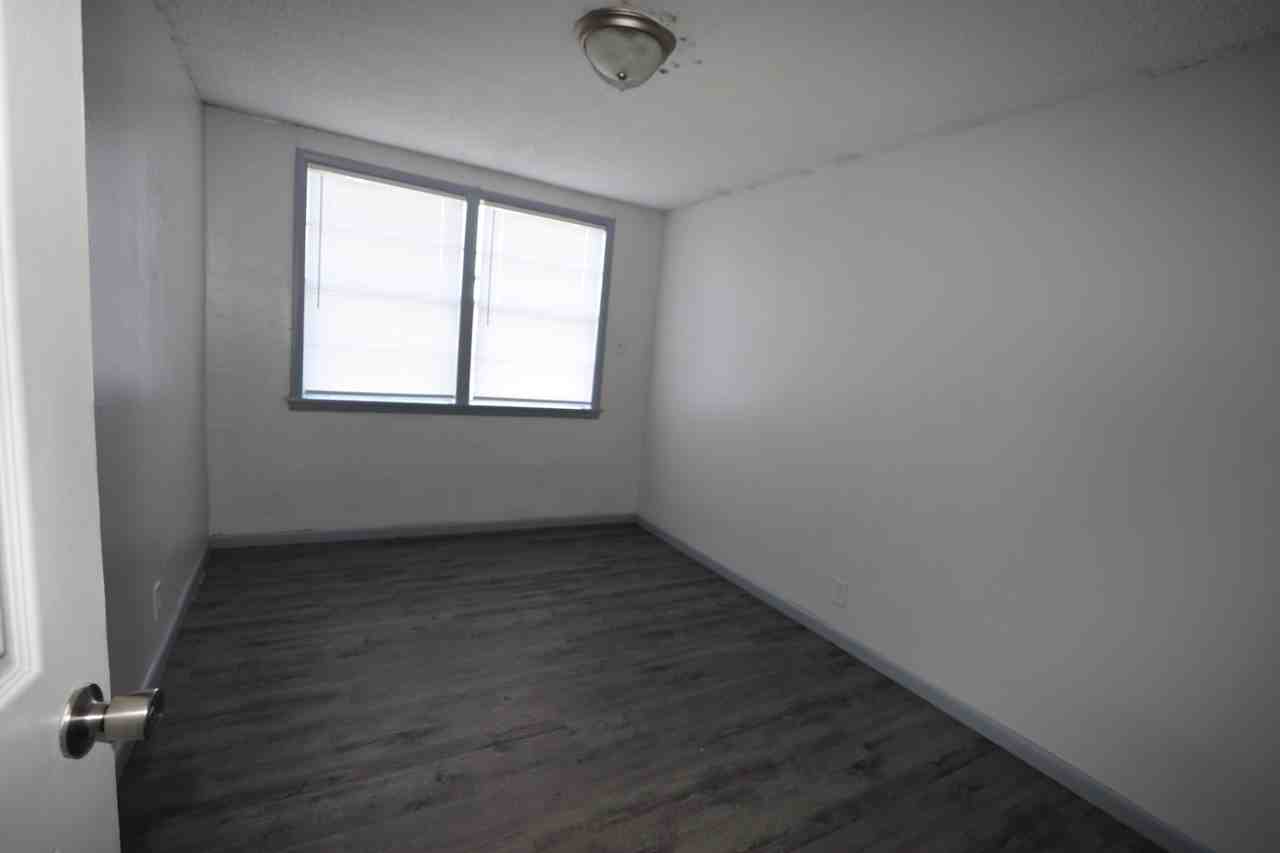 8408 Shaw Rd - Photo 3 of 17