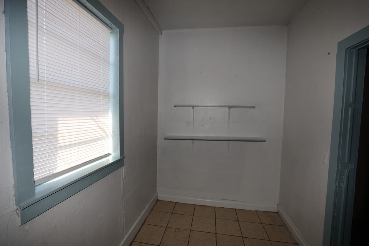 8408 Shaw Rd - Photo 5 of 17