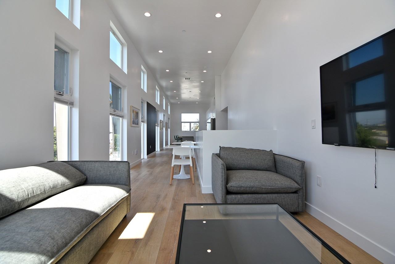 2533 S Curson Ave #3G - Photo 2 of 21