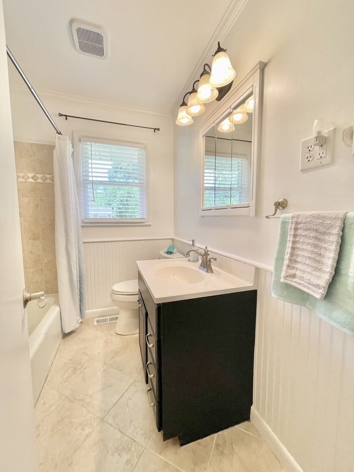 2937 Southview Dr - Photo 2 of 19