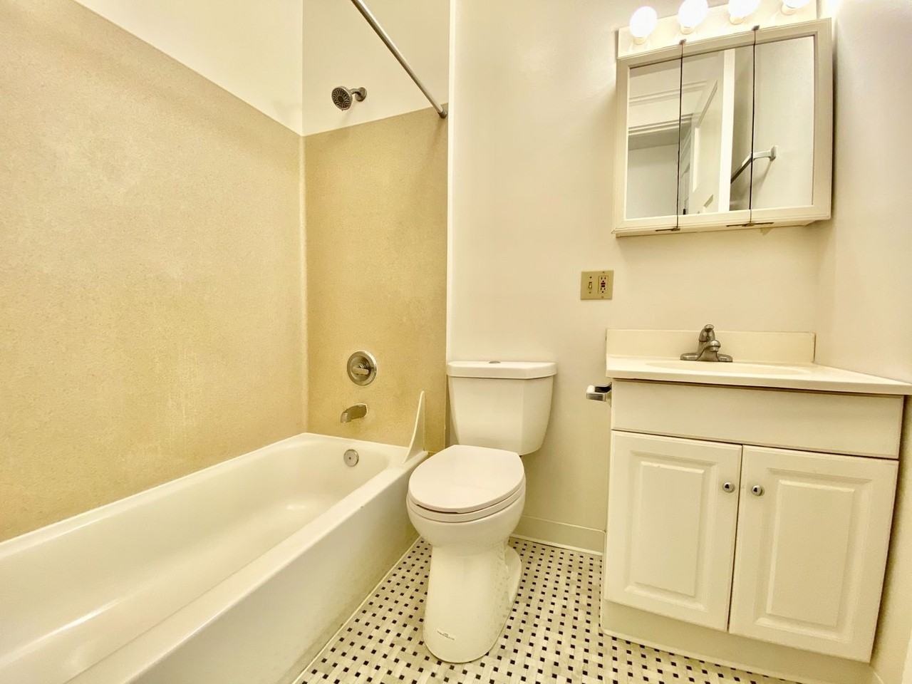 Arkona Apartments - Photo 7 of 9