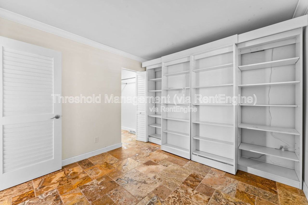 6090 Nw 64th Ave #301 - Photo 5 of 27