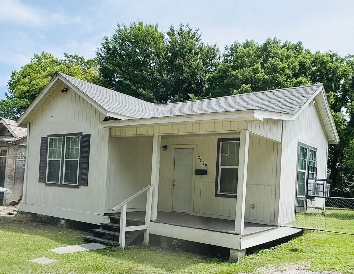 2930 Hiawatha St - Photo 2 of 29