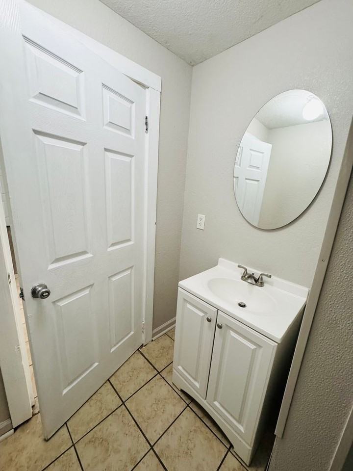 2930 Hiawatha St - Photo 6 of 29