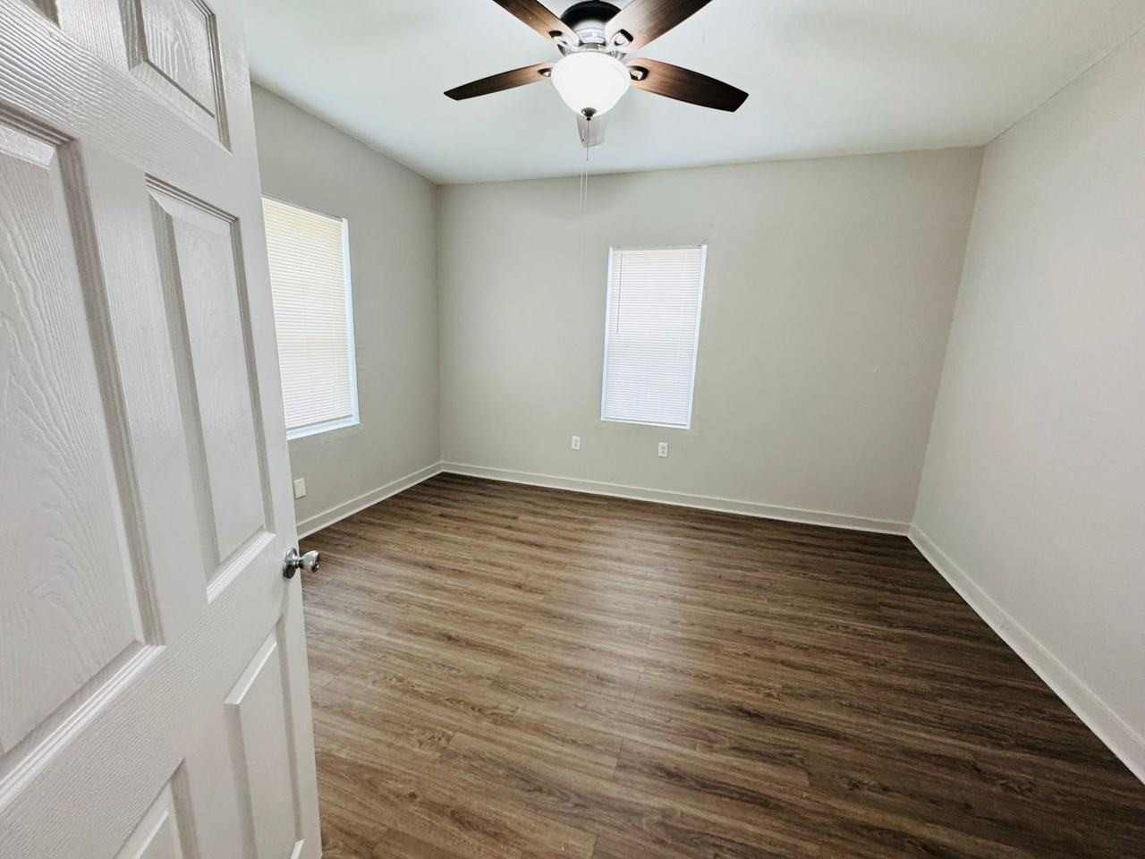 2930 Hiawatha St - Photo 7 of 29