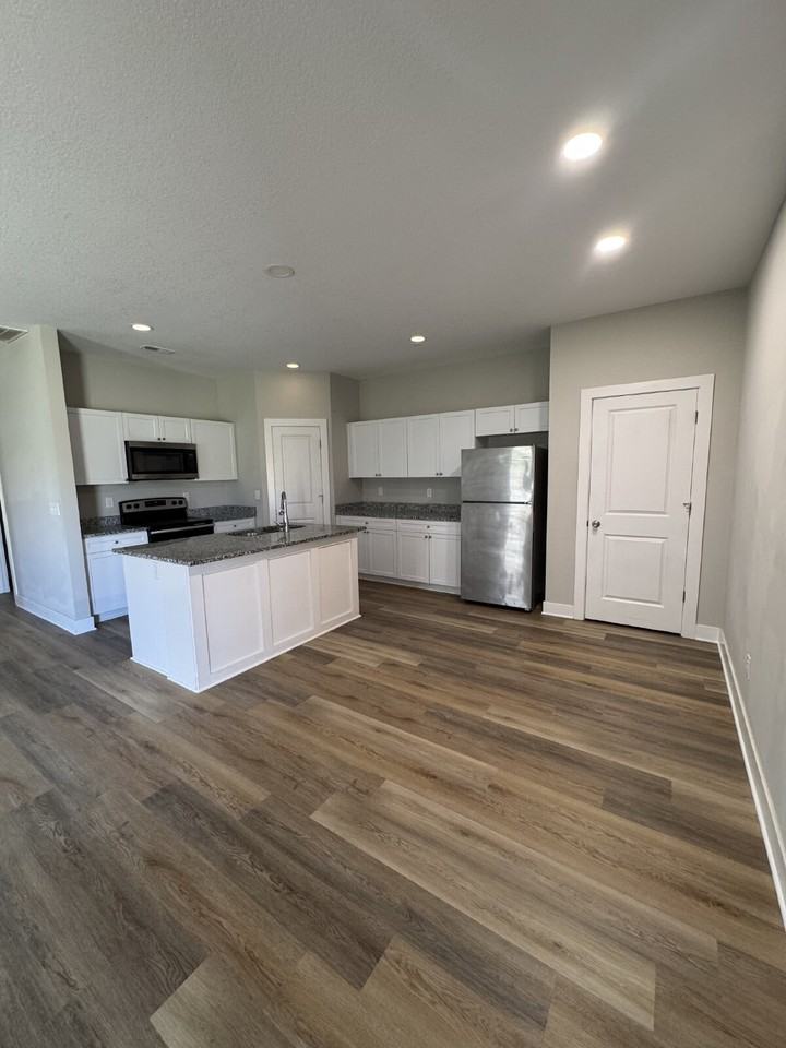 5250 N Cypress Cir - Photo 3 of 11