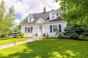 featured image of 212 Roosevelt Ave