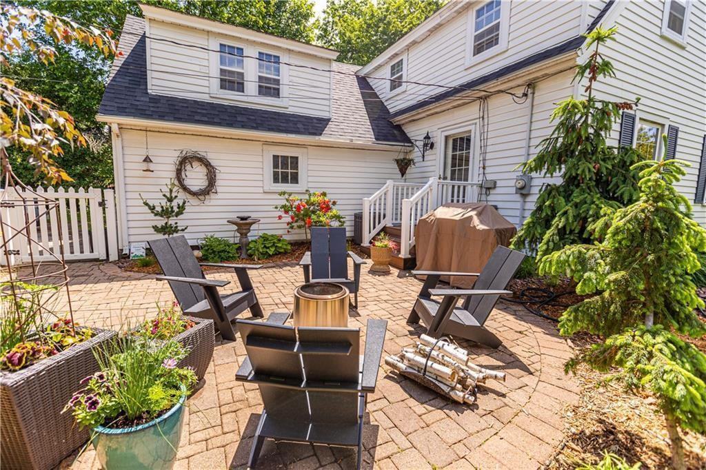 212 Roosevelt Ave - Photo 3 of 47