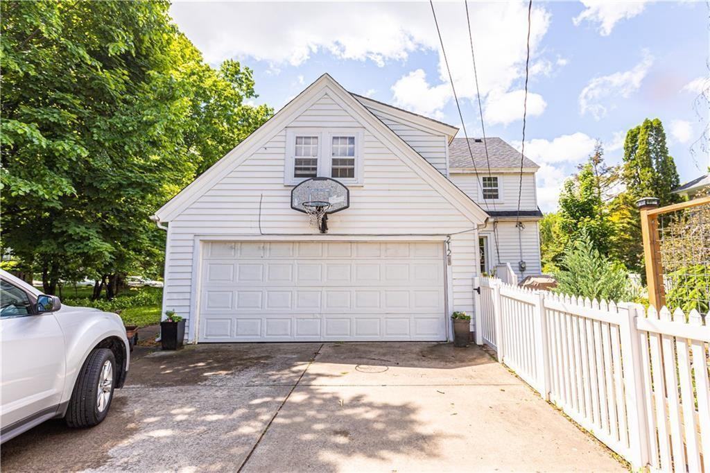 212 Roosevelt Ave - Photo 4 of 47