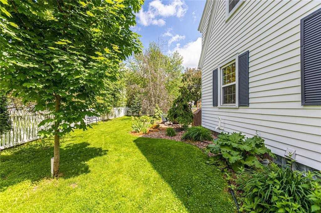 212 Roosevelt Ave - Photo 6 of 47