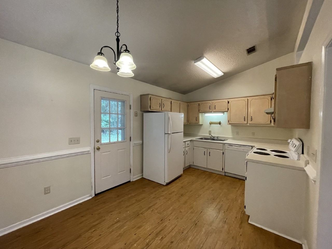 132 Bass Rd - Photo 4 of 13