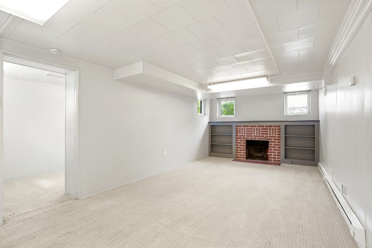 802 S Sherman St - Photo 3 of 15