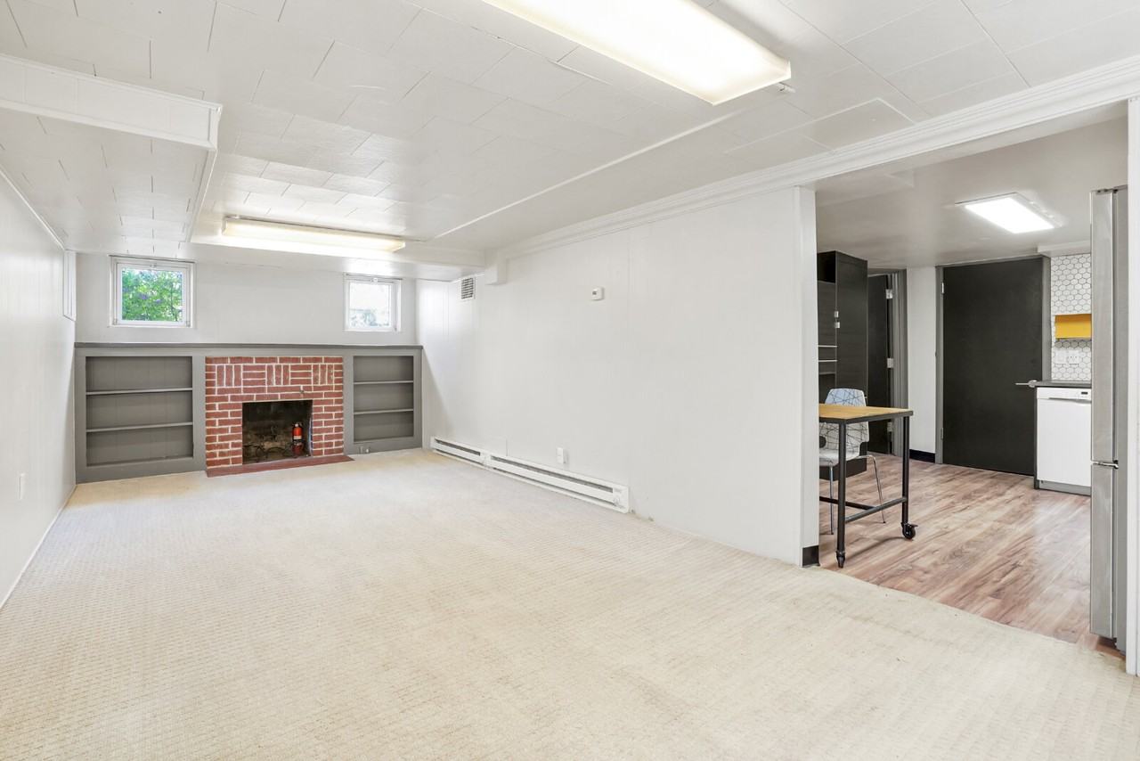 802 S Sherman St - Photo 4 of 15