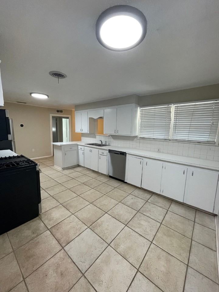 4315 41st St - Photo 5 of 14