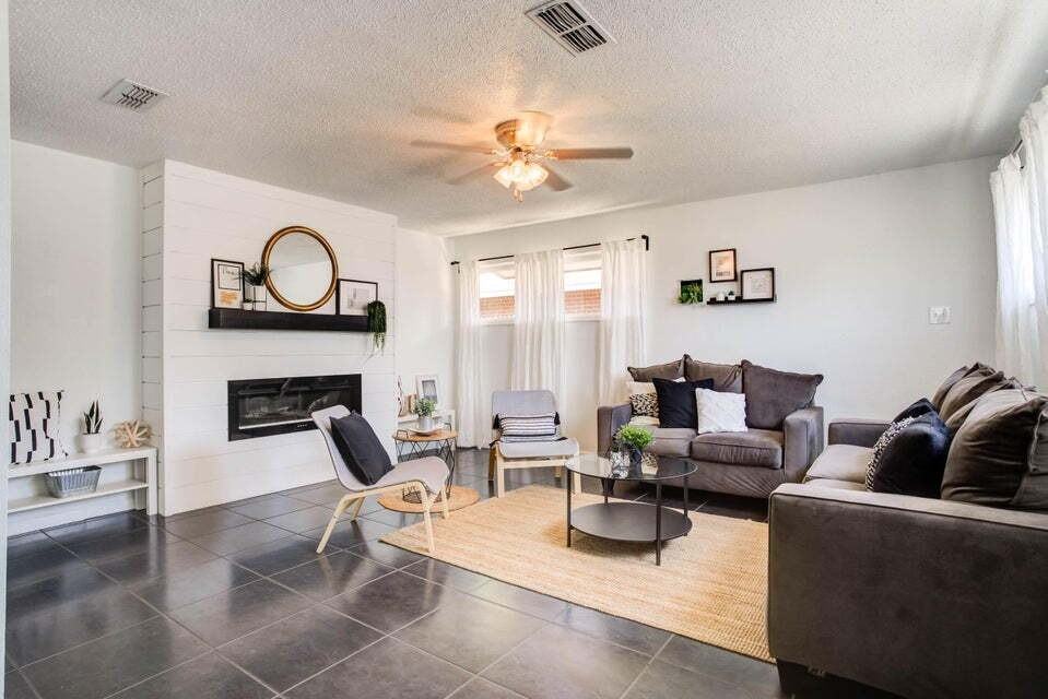 2818 58th St - Photo 2 of 28