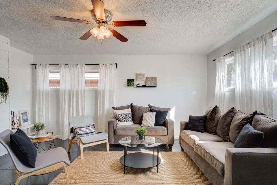 2818 58th St - Photo 3 of 28