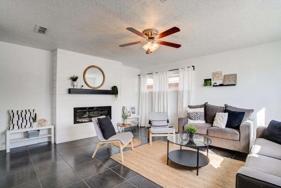 2818 58th St - Photo 5 of 28