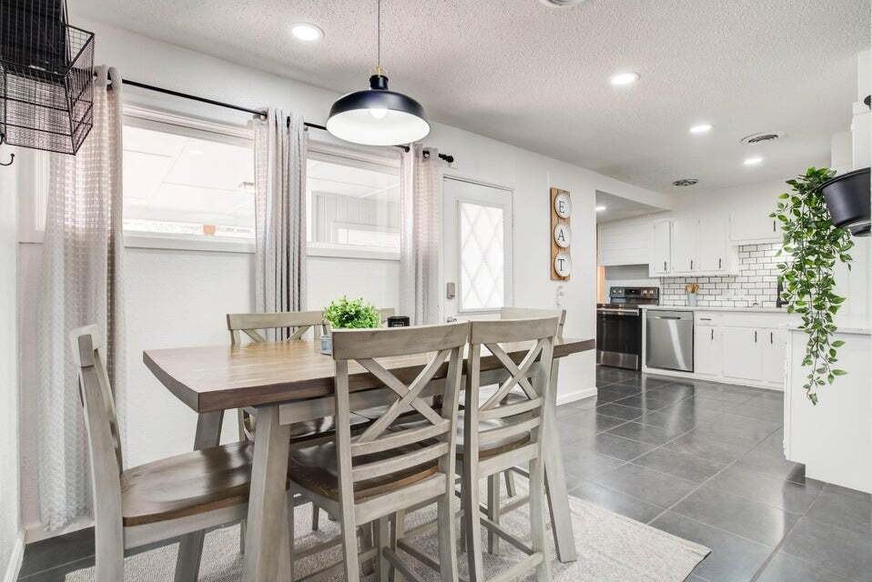 2818 58th St - Photo 6 of 28