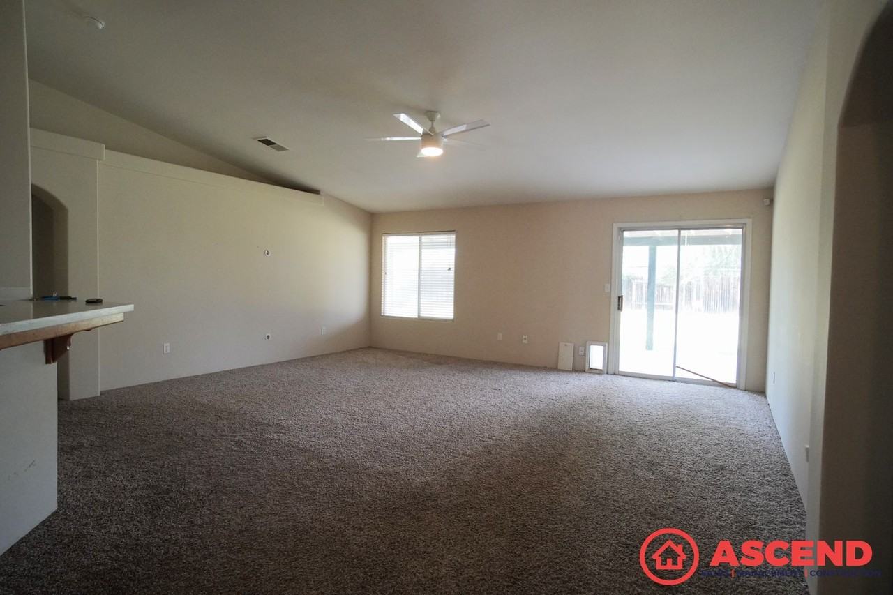 5604 Veneto St - Photo 3 of 11