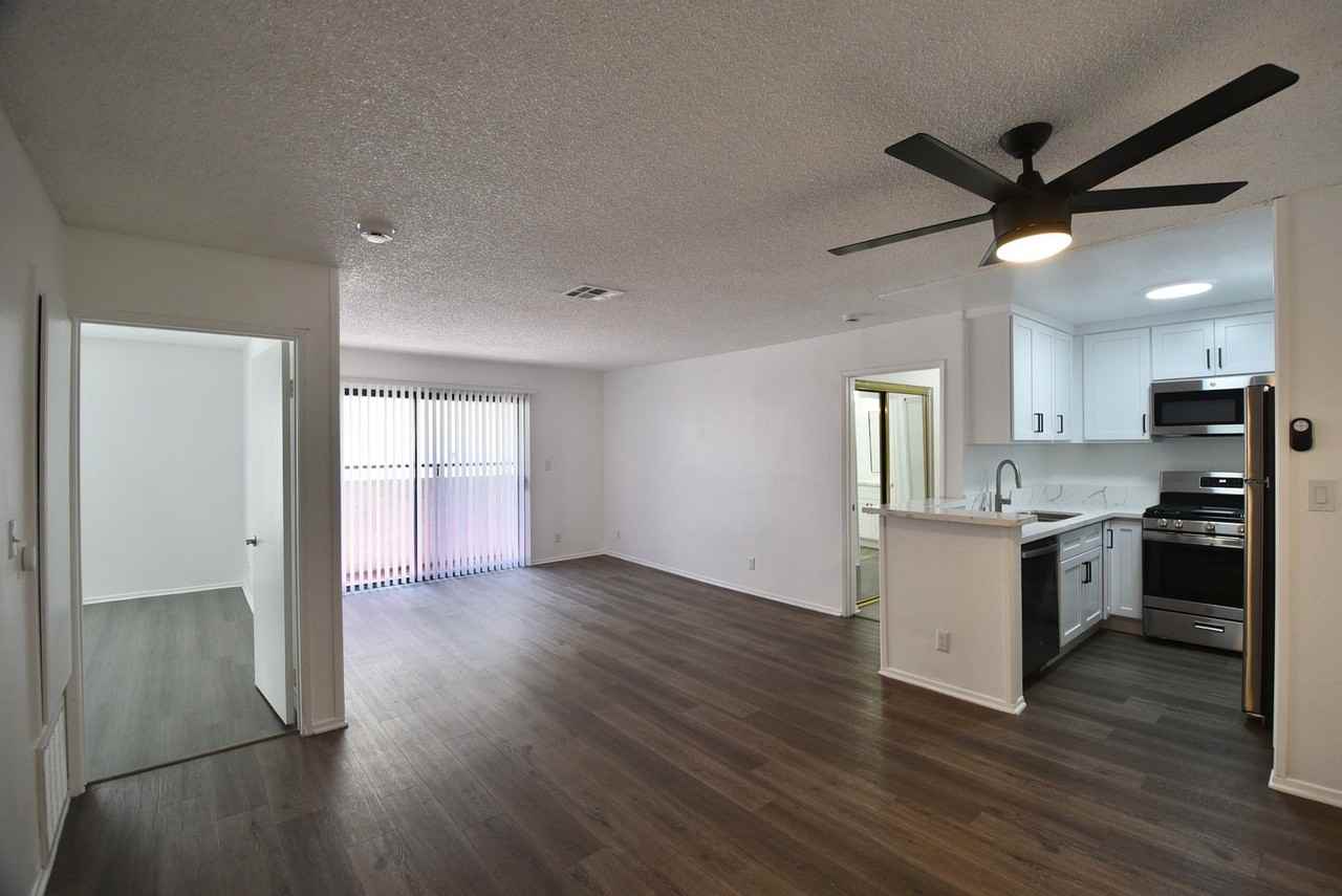 7032 - Photo 2 of 39