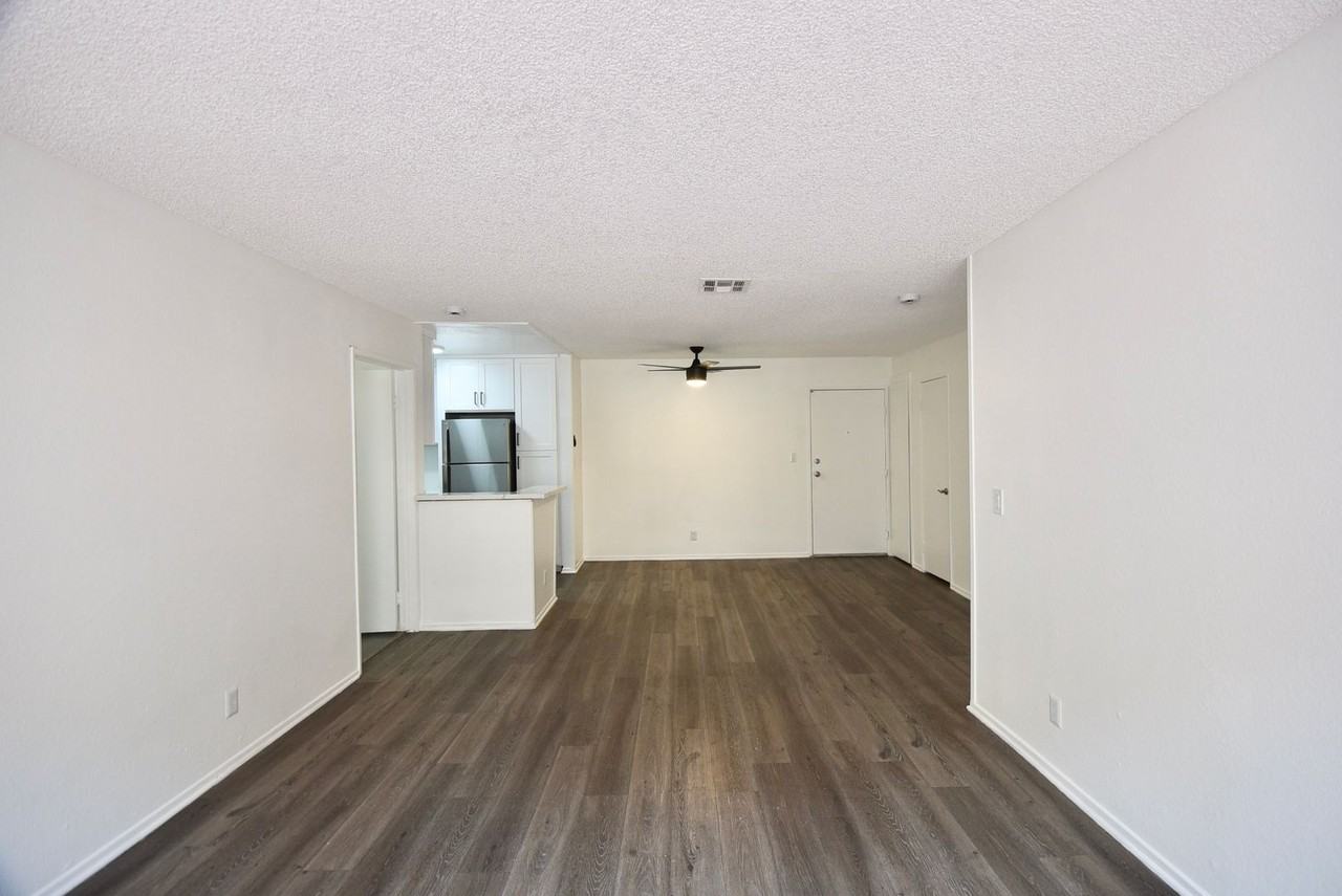 7032 - Photo 3 of 39