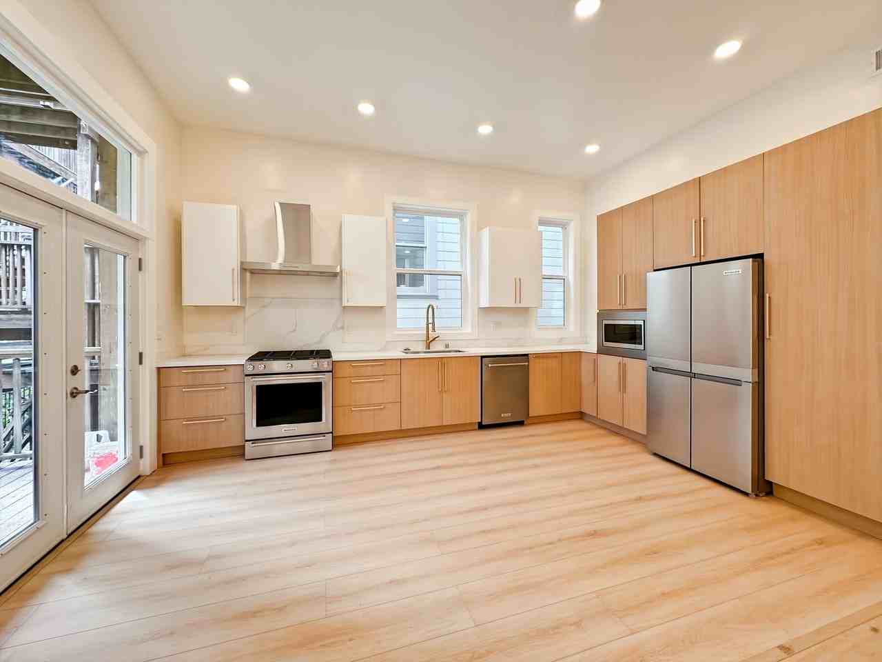 1417 Golden Gate Ave - Photo 3 of 33