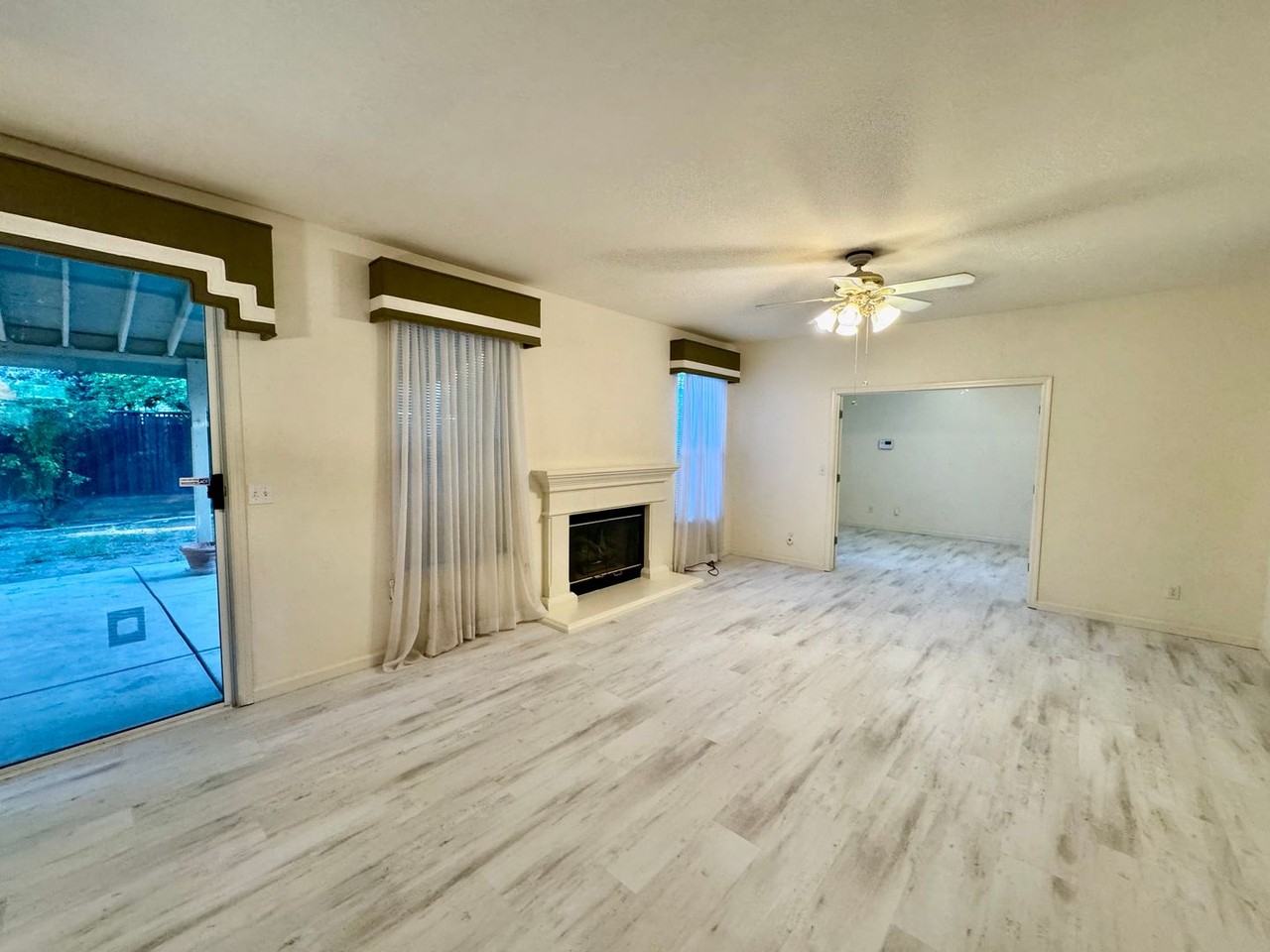 915 Cardoza Rd - Photo 2 of 24