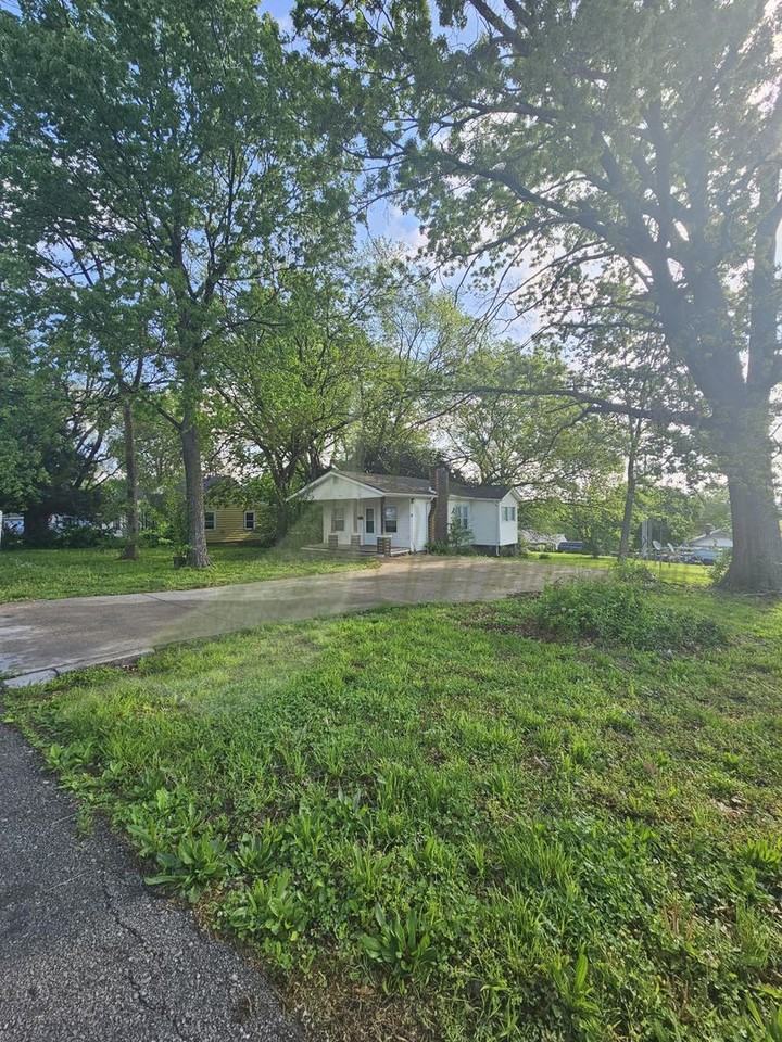 303 N Huttig Ave - Photo 2 of 5