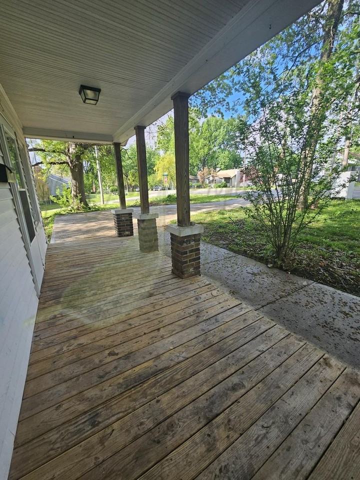 303 N Huttig Ave - Photo 4 of 5