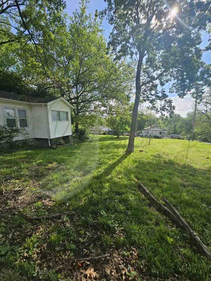 303 N Huttig Ave - Photo 5 of 5
