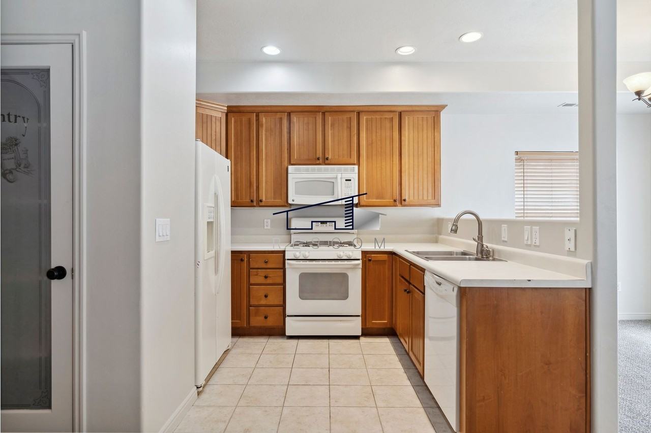 6136 S 1450 E - Photo 6 of 24