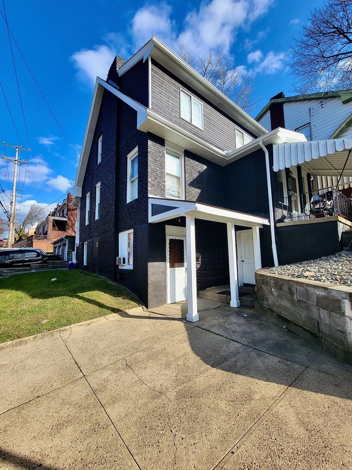 *** Beautiful Dormont Apartment * Spacious & Renovated * Walk to the T * Pet Friendly * Available Now *** - Photo 2 of 2