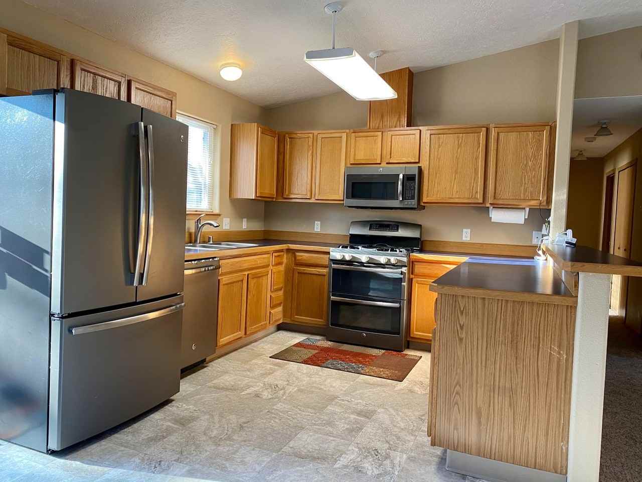 215 Knight Dr - Photo 2 of 13