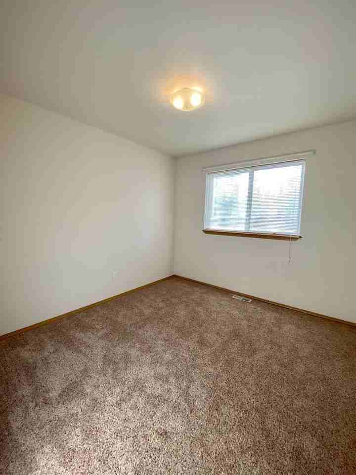 215 Knight Dr - Photo 6 of 13