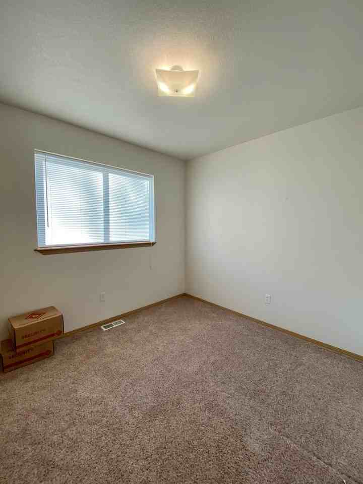 215 Knight Dr - Photo 7 of 13