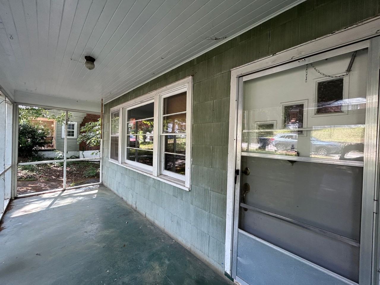 1822 Abbott Ave - Photo 2 of 19