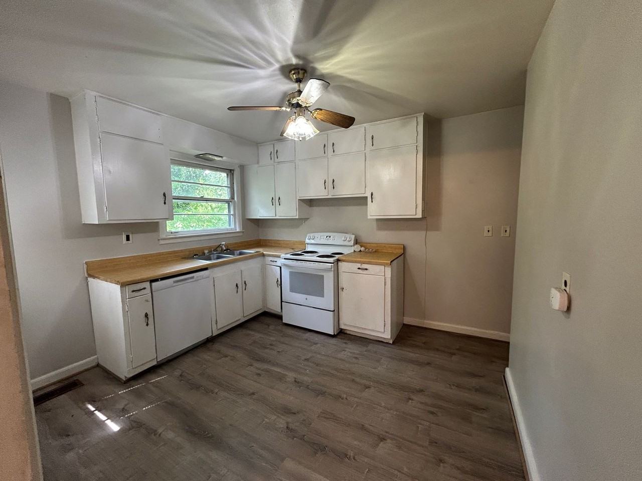 1822 Abbott Ave - Photo 5 of 19