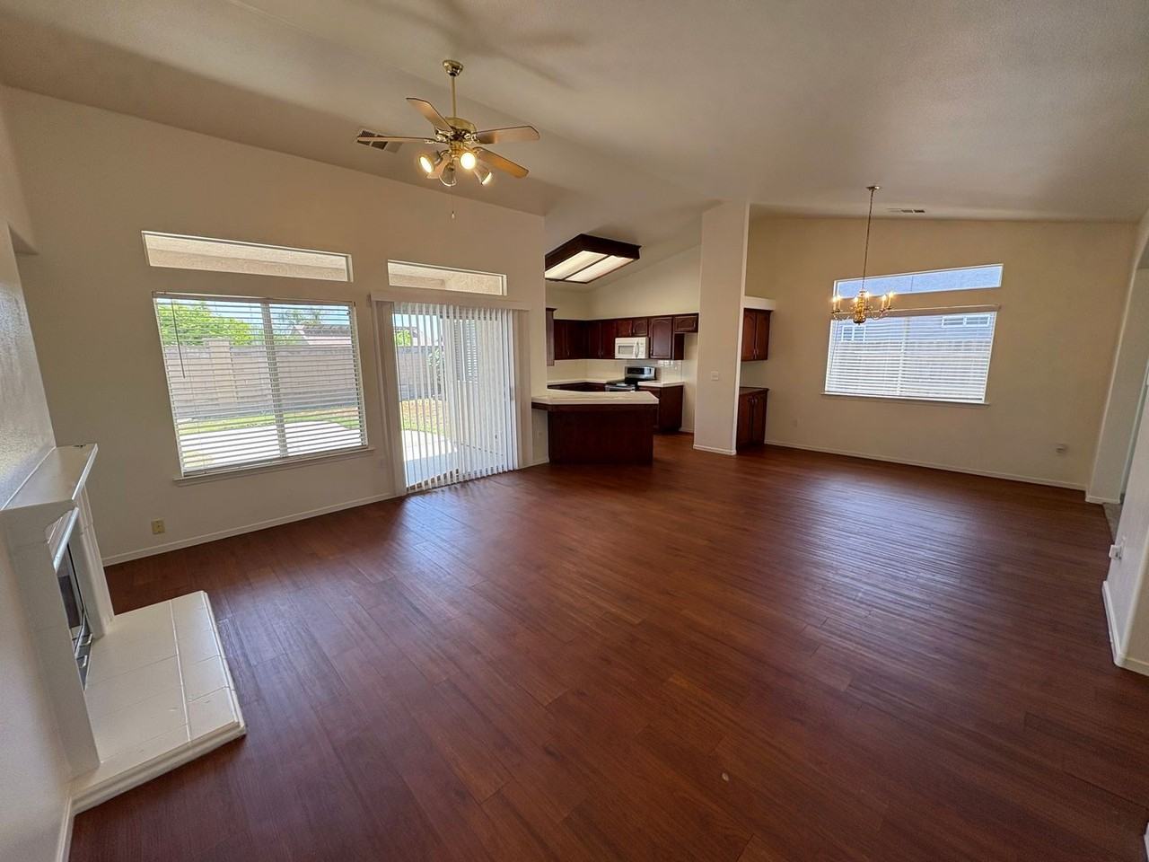 1441 Bay St - Photo 2 of 37