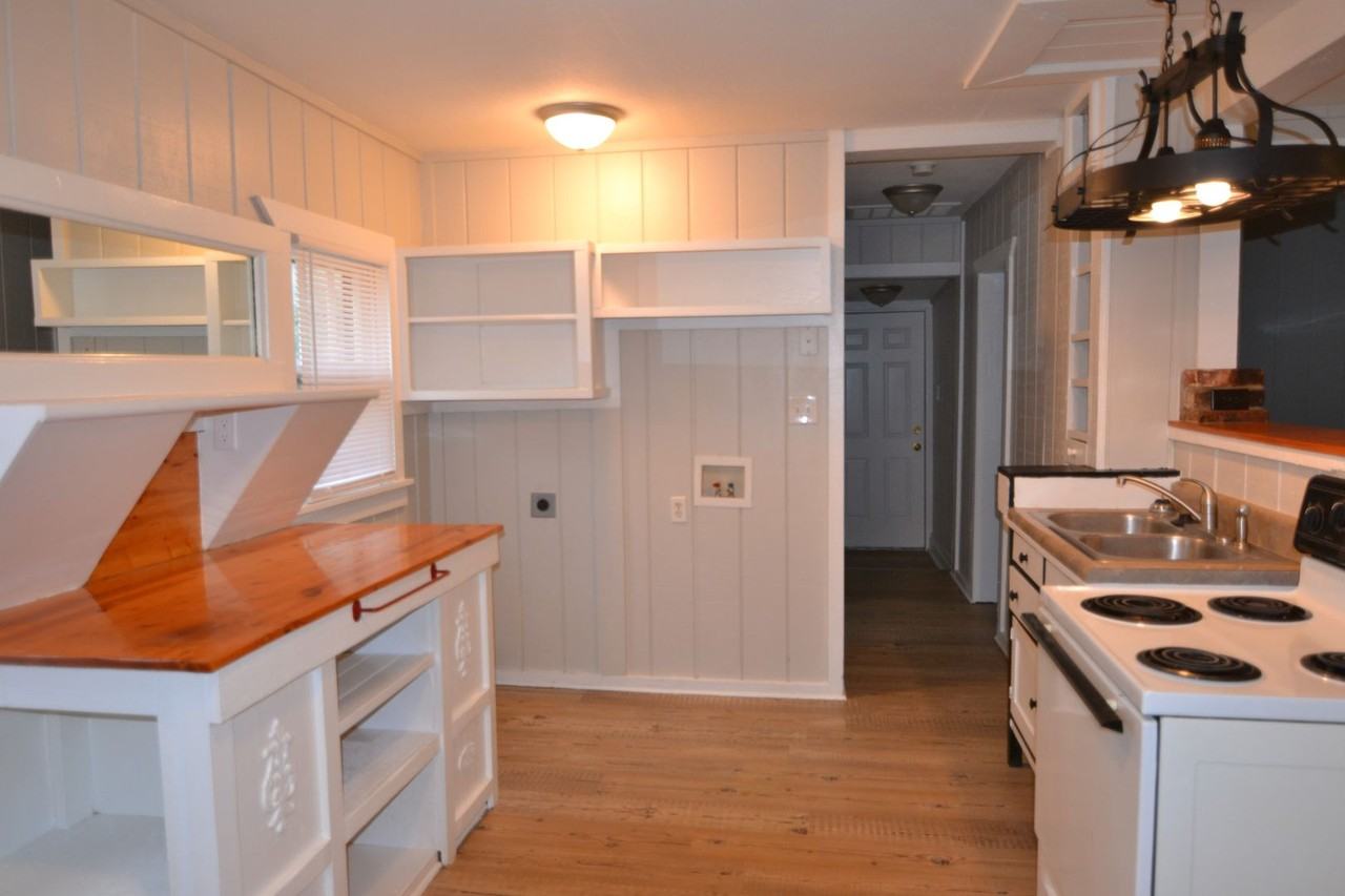 1307 N Fremont Ave - Photo 6 of 18