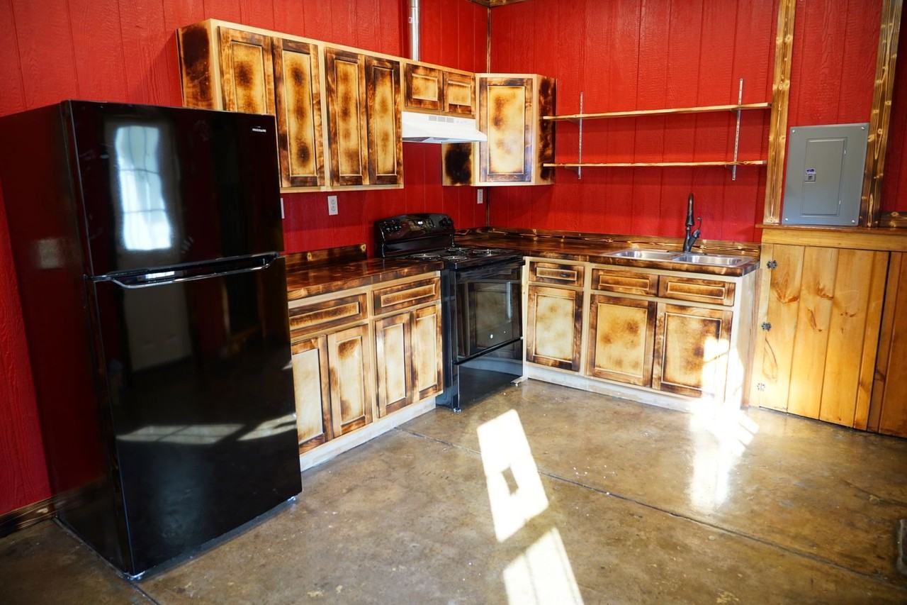 213 Lee St - Photo 2 of 13