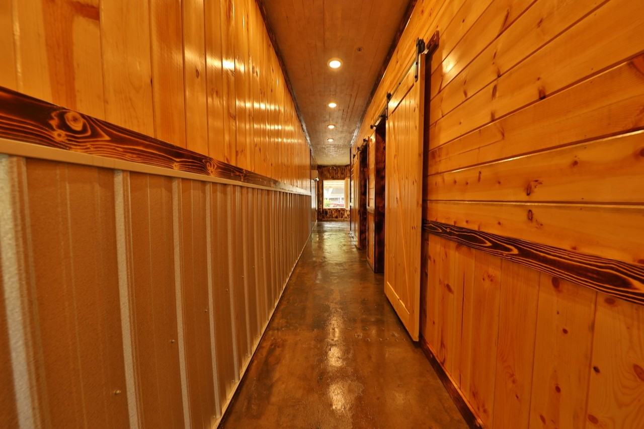 213 Lee St - Photo 4 of 13