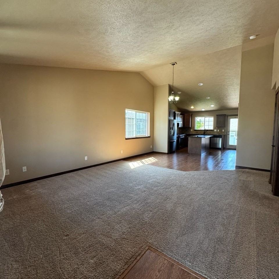 7750 N Goodwater Loop - Photo 2 of 12