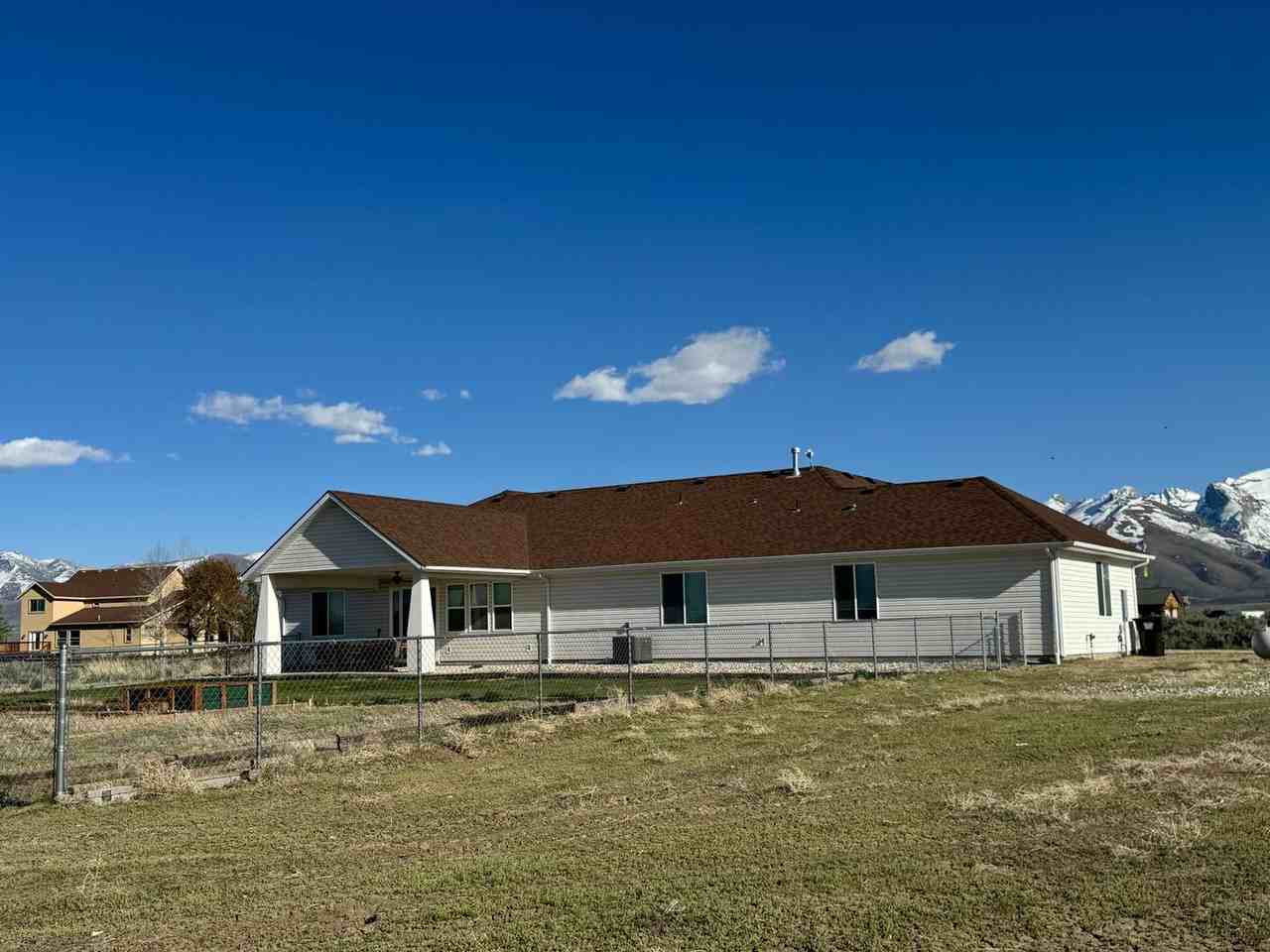 151 Greencrest Dr - Photo 3 of 21