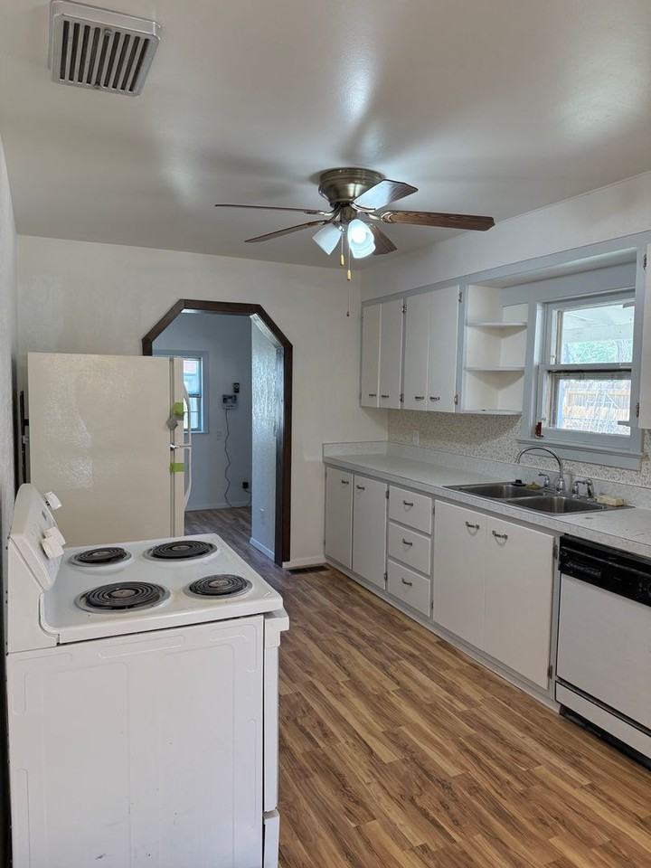 510 E Montezuma Ave - Photo 3 of 11