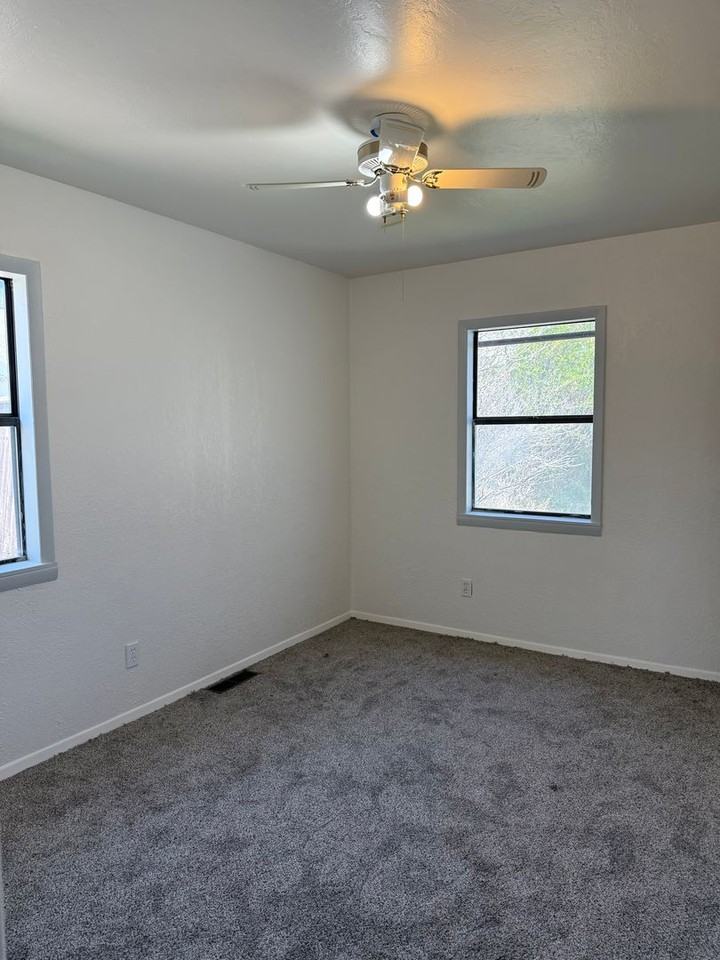 510 E Montezuma Ave - Photo 7 of 11