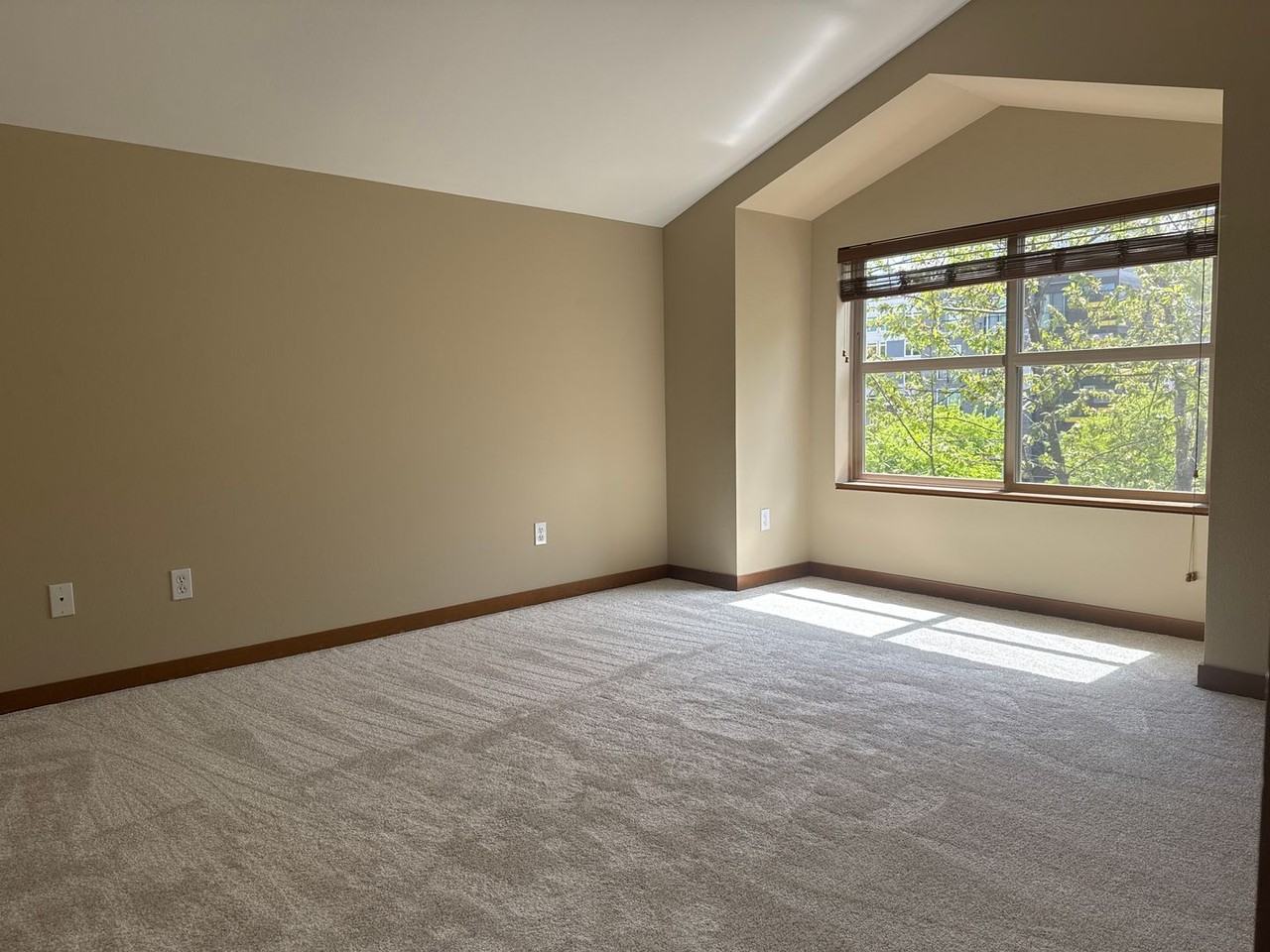 1741 Nw 58th St - Photo 6 of 19