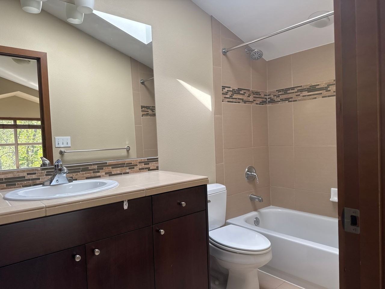 1741 Nw 58th St - Photo 7 of 19