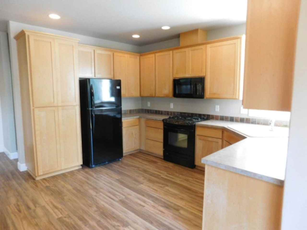 655 Ratcliff Dr Se - Photo 2 of 25